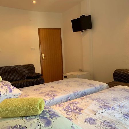 Room Ivana نيوم المظهر الخارجي الصورة